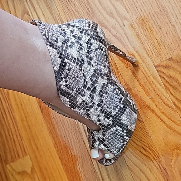 PEEP TOE BOOTIES - Picture 4 of 6